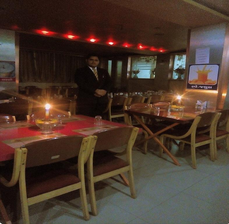 Hotel Nyay Mandir Bharuch Exterior foto